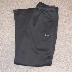 Women’s L Nike Therma fit Sweats